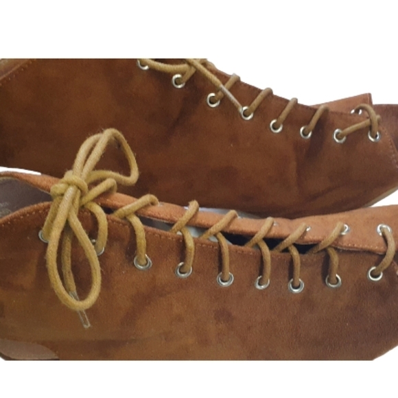 BELLA MARIE Lace Up Block Heel Booties Brown Suede Women Sz 10 Renaissance Vibes - Picture 5 of 14